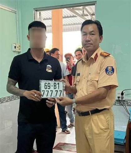 Cà Mau: Chủ xe đeo biển số 'ngũ quý' 777.77 rao bán xe giá nửa tỷ ảnh 1