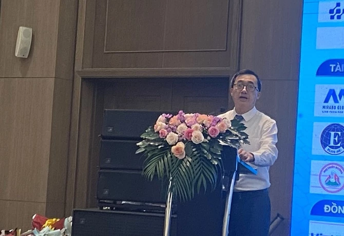 Thứ trưởng Bộ Y tế Trần Văn Thuấn nhấn mạnh CĐS là xu hướng phát triển tất yếu của ngành y tế, các địa phương cần triển khai đẩy nhanh CĐS phục vụ công tác chăm lo sức khỏe cho người dân 
