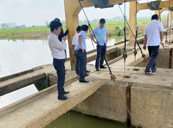 Các đơn vị chức năng TP Đà Nẵng kiểm tra công tác vận hành và đảm bảo an toàn tại hệ thống thủy lợi An Trạch.