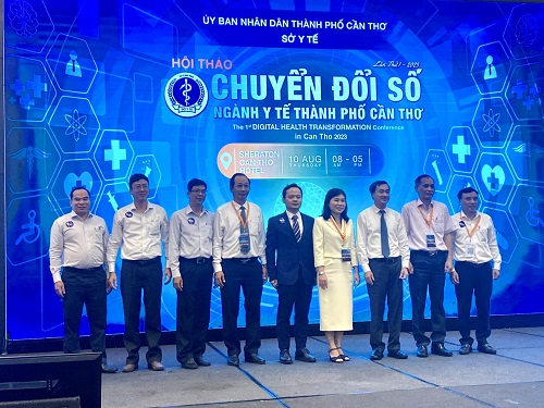 Lấy người dân làm trung tâm chuyển đổi số ngành y tế