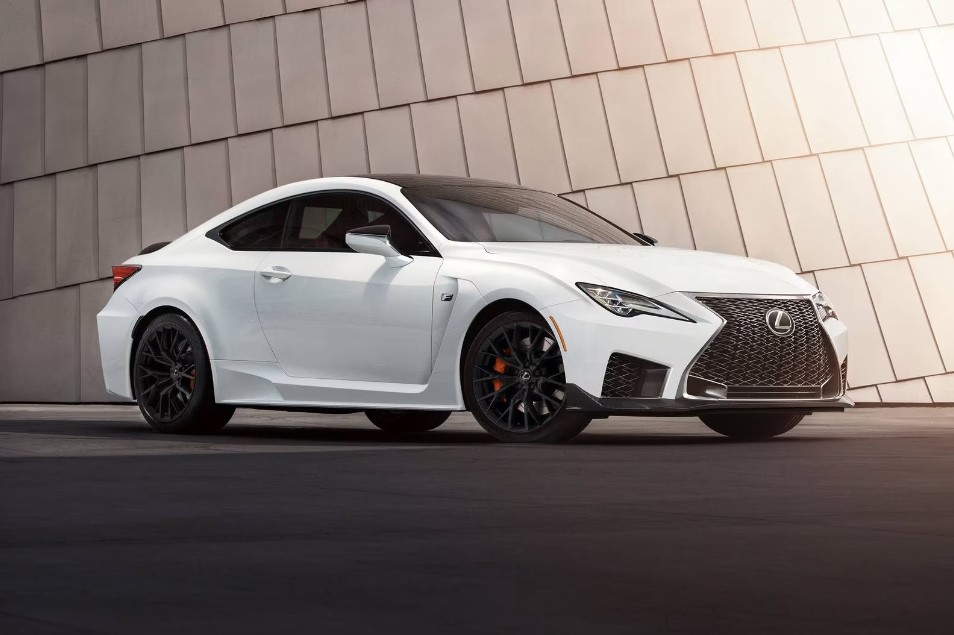 Top 10 xe hơi động cơ V8 rẻ nhất năm 2023