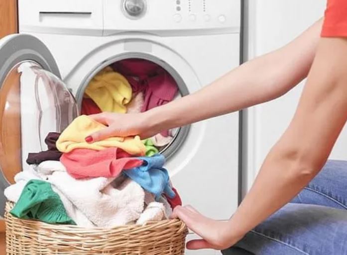 Quần áo mới mua về vì sao cần phải giặt mới mặc? Không làm đúng thật hại to