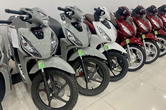 Giá xe Honda Vision tháng 8/2023: Phiên bản tiêu chuẩn giảm sâu kỷ lục