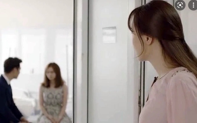 Vợ đứng hình khi phát hiện ra chân tướng 'tiểu tam'