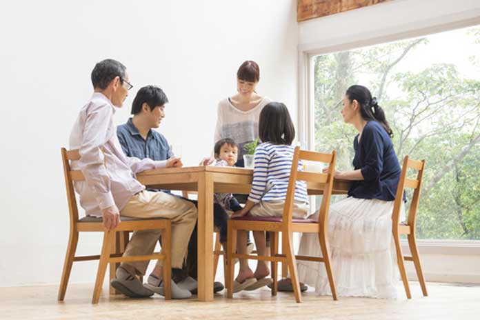 Cả nhà sốc với kế hoạch lấy vợ và sinh con ở độ tuổi xế chiều của bố chồng