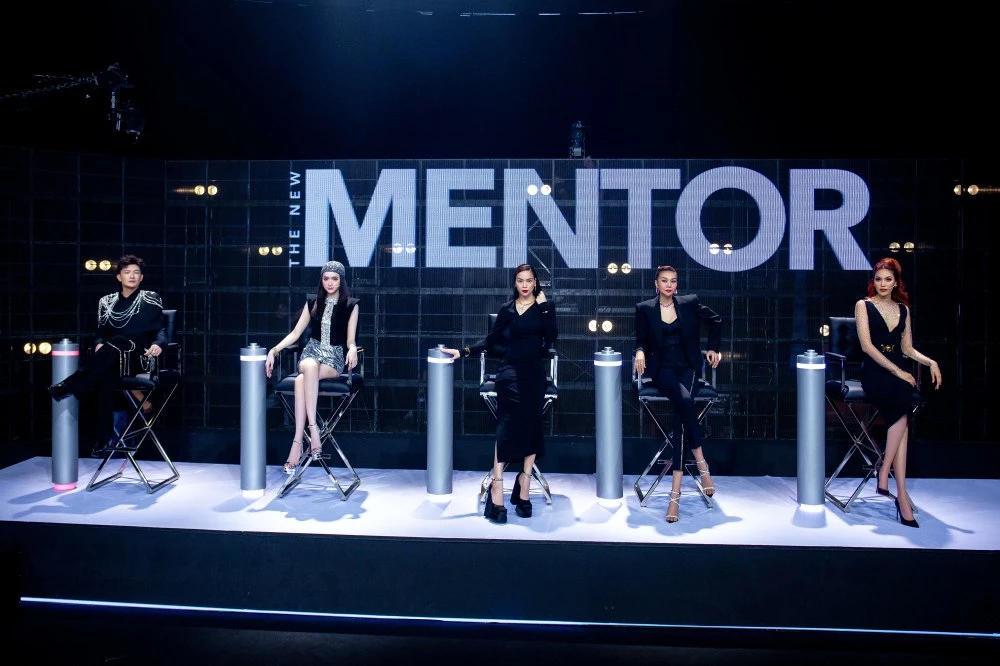 Host Dược sĩ Tiến cùng 4 Super Mentors