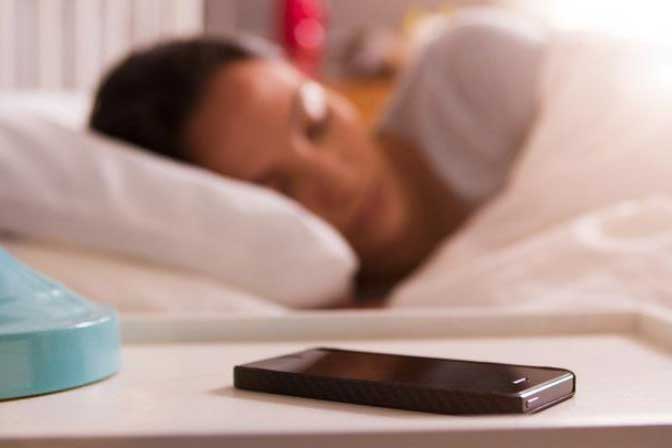 Nếu muốn ngủ ngon, không bệnh tật thì chớ dại đặt những vật sau ở cạnh giường