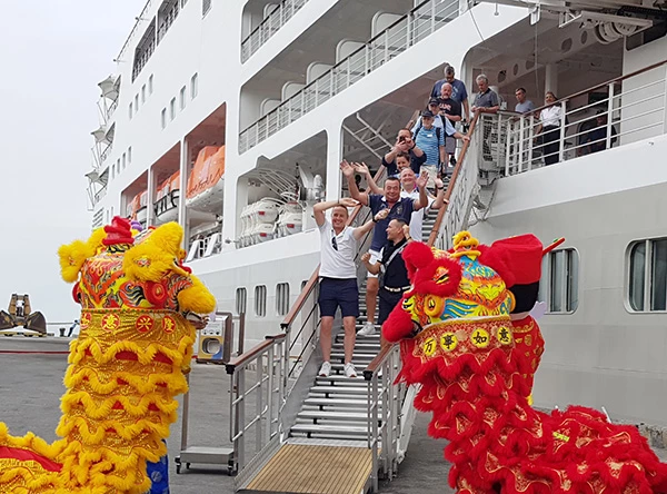 Chào đón khách du lịch tàu biển quốc tế đến Đà Nẵng đầu năm 2023.