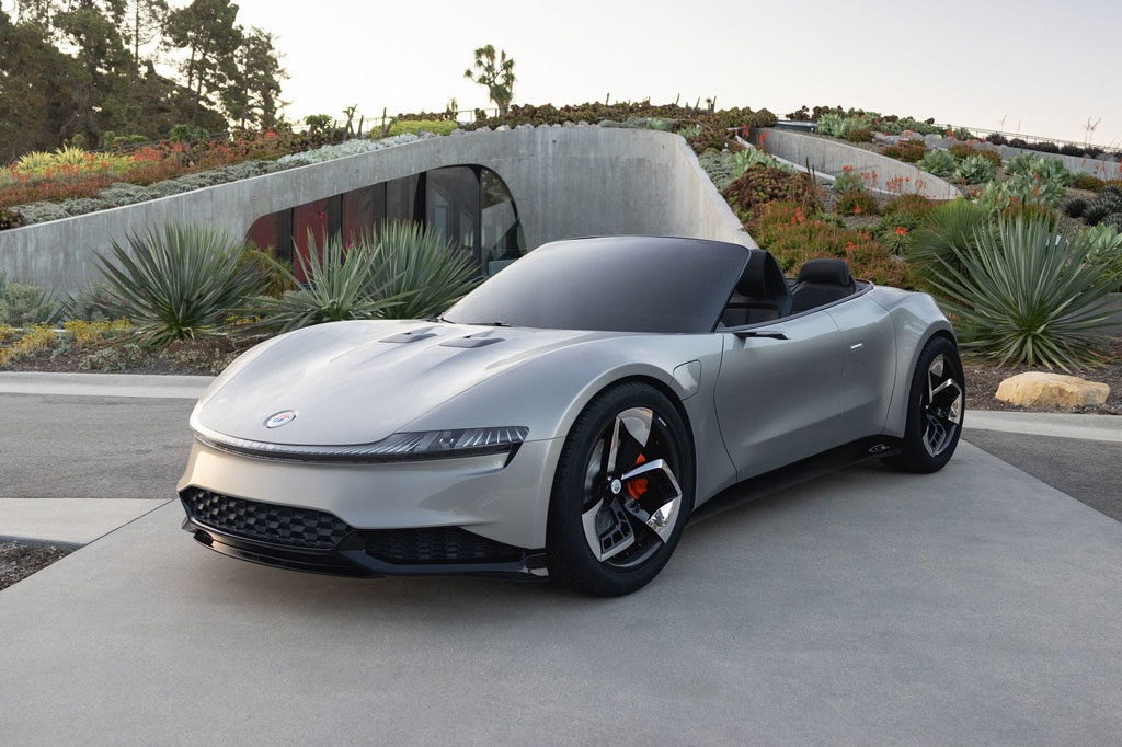 Siêu xe mui trần chạy điện công suất 1.000 mã lực, phạm vi hoạt động 966 km/lần sạc, giá gần 9 tỷ đồng