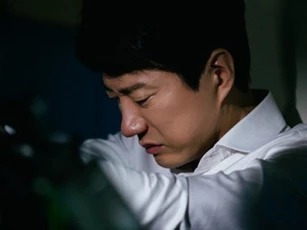 Nhìn thấy ảnh người yêu cũ của vợ sắp cưới, tôi hoang mang không biết nên tiến tới hay dừng lại