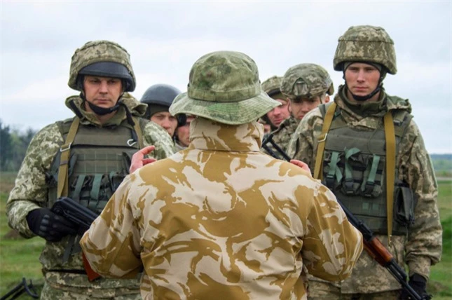 Binh lính Ukraine nói chuyên gia NATO không hiểu kiểu tác chiến của Nga ảnh 1