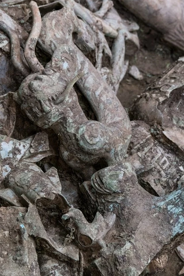 Những di vật được khai quật từ Tam Tinh Đôi. Ảnh: CNN.