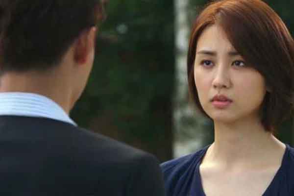 Thấy chùm chìa khoá lạ, hoang mang vì người chồng đầu ấp tay gối