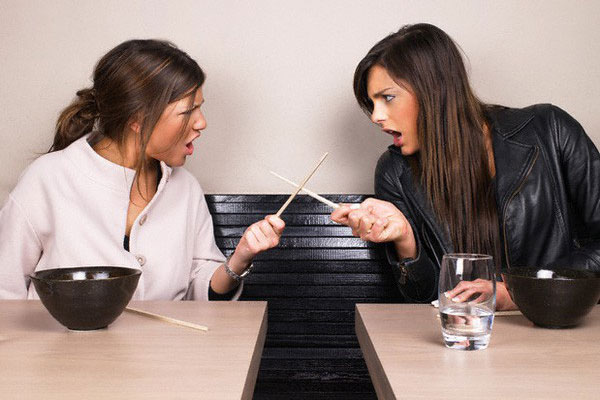 Tặng chị món quà, ai ngờ mối quan hệ lại tồi tệ hơn