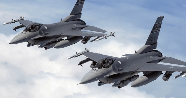 Máy bay chiến đấu F-16