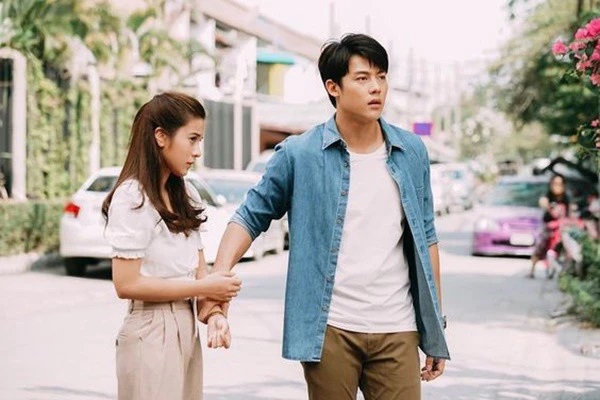 Đi đăng ký kết hôn gặp lại chồng cũ, tôi hả hê khi thấy cảnh này