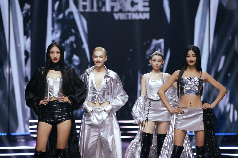 Top 4 catwalk trong đêm chung kết Top 4 catwalk trong đêm chung kết
