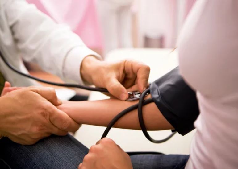 Mẹ bầu mang thai bị huyết áp thấp có sao không?