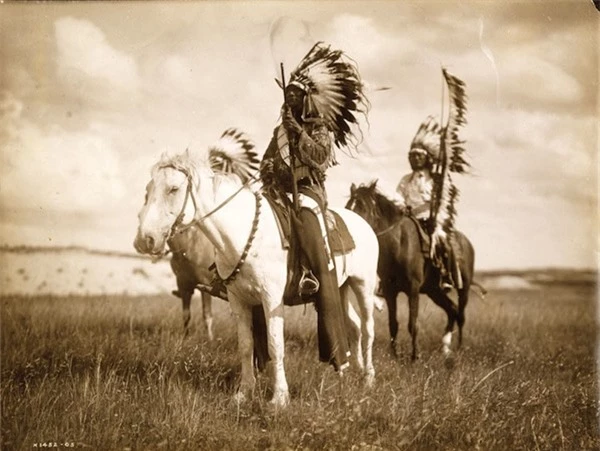 Bộ ảnh cuộc sống "tôn thờ thiên nhiên" của người da đỏ cách đây hơn 100 năm