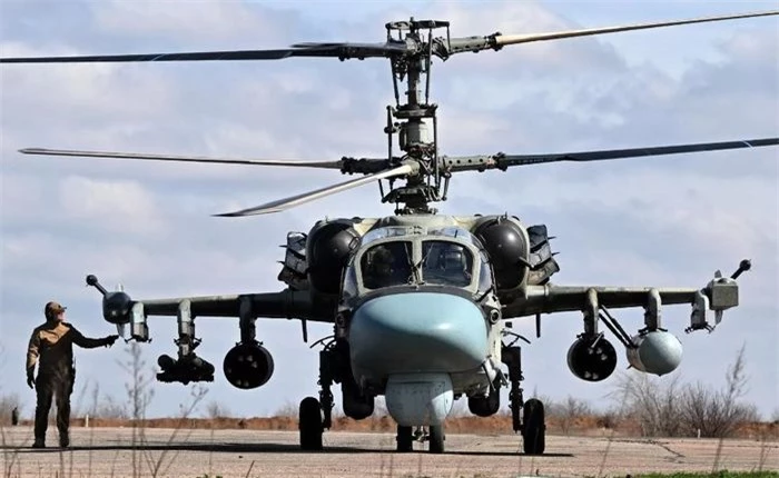 Trước thông tin Nga bắt đầu sử dụng những chiếc trực thăng tấn công Ka-52 Alligator nâng cấp thuộc phiên bản Ka-52M trên chiến trường, báo chí phương Tây không che giấu sự ngưỡng mộ đối với chiếc máy bay lên thẳng này.