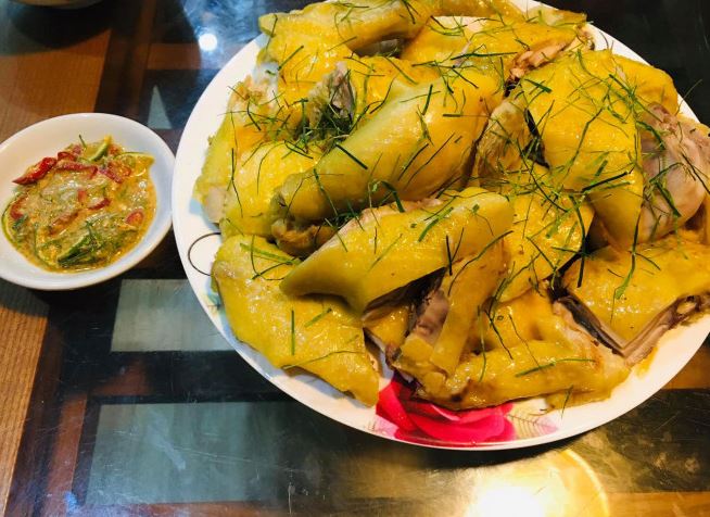 Luộc gà dùng nước sôi hay nước lạnh đều sai: Cho thứ này vào nồi chẳng lo bị đỏ, thịt ngọt gấp 10