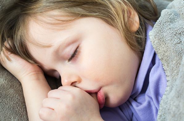 5 thói quen khiến men răng của trẻ bị bào mòn từng ngày, số 3 cha mẹ cần lưu ý