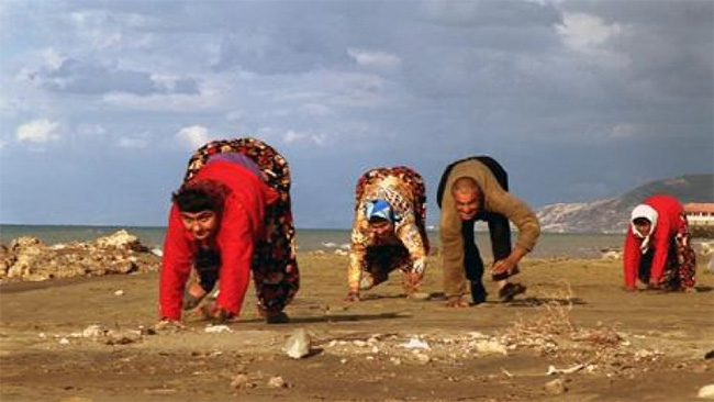 Clip: Ngôi làng kỳ lạ, không ai biết đi đứng, di chuyển bằng cách bò với 4 chi