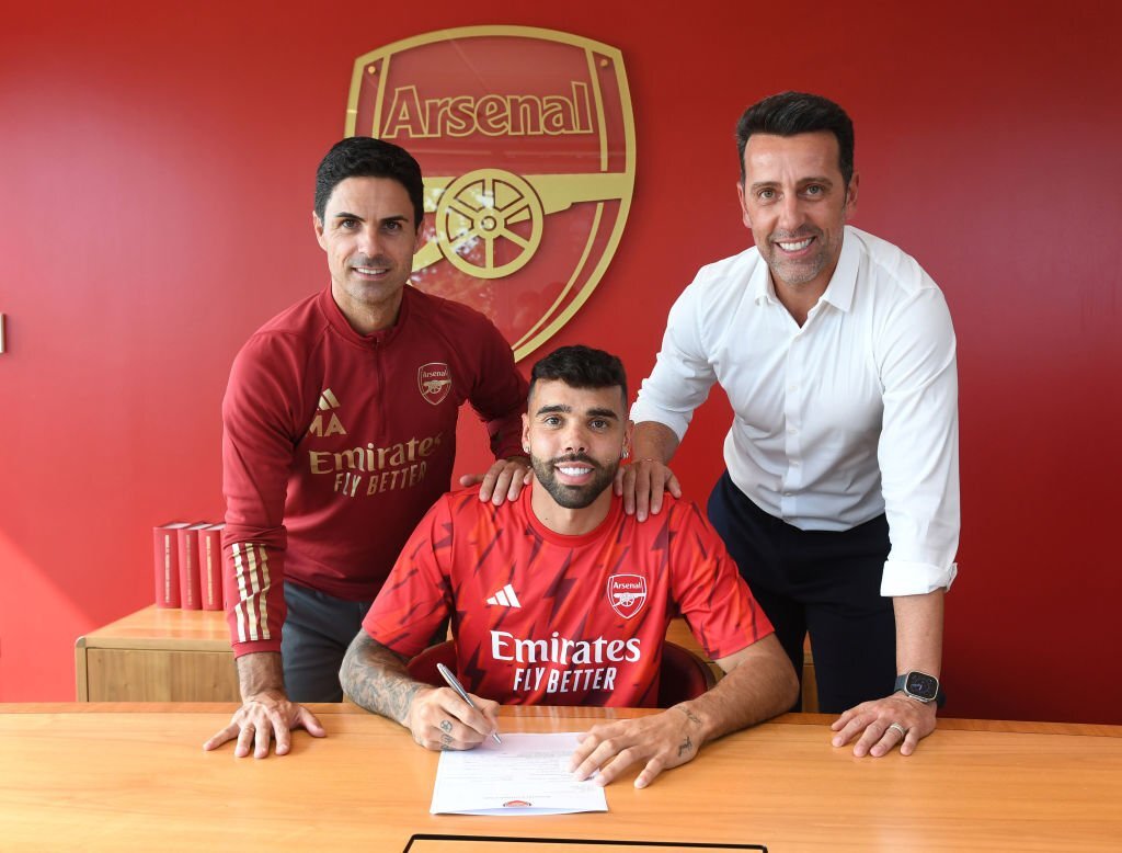 David Raya chính thức gia nhập Arsenal