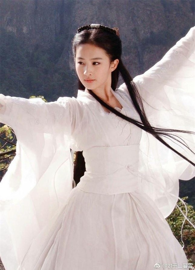 Đi tìm Tiểu Long Nữ kiều diễm nhất: Lý Nhược Đồng, Lưu Diệc Phi hay Angelababy? ảnh 4