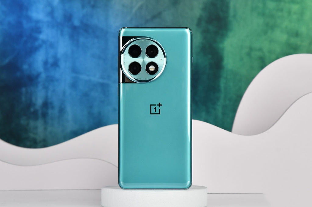 OnePlus Ace 2 Pro trình làng: Màn hình OLED 1,5K, chip Snapdragon 8 Gen 2, RAM 24 GB, sạc 150W, giá cực sốc