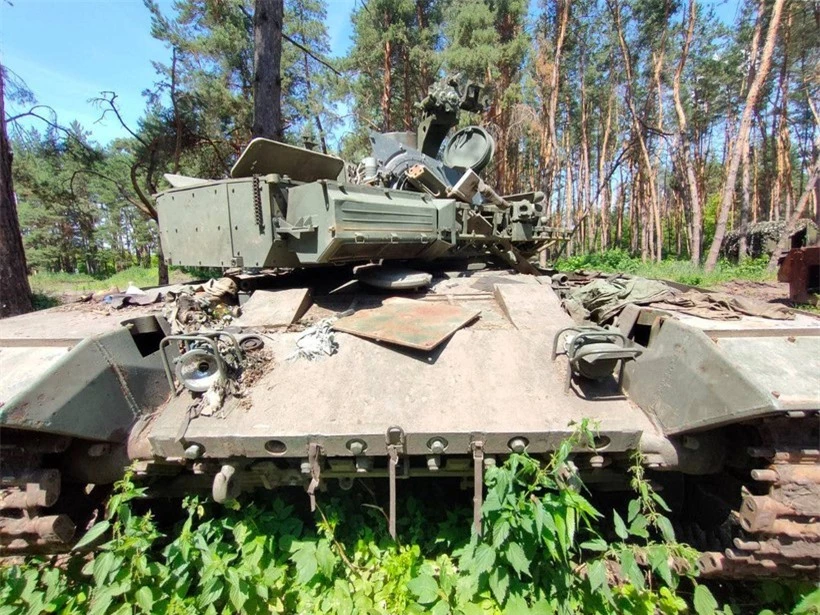 Bất ngờ với 'nghĩa địa' có xe tăng T-90M Proryv ảnh 1