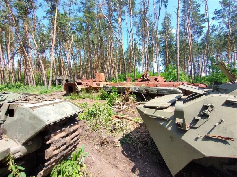 Bất ngờ với 'nghĩa địa' có xe tăng T-90M Proryv ảnh 2