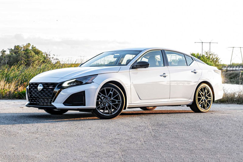 Đối thủ của Toyota Camry chốt giá gần 630 triệu đồng