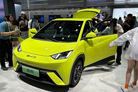 'Kẻ ngáng chân' Wuling HongGuang Mini EV tiếp tục bùng nổ doanh số tại quê nhà, có thể là đối thủ lớn với VinFast VF 5 nếu về Việt Nam