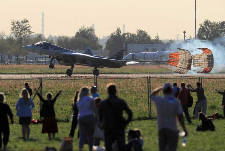 Su-57 đánh bại F-35 để thành vua bầu trời?