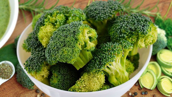 Vứt bỏ hết lá bông cải xanh là sai lầm, hãy ăn chúng theo những cáh này để nhân đôi lợi ích