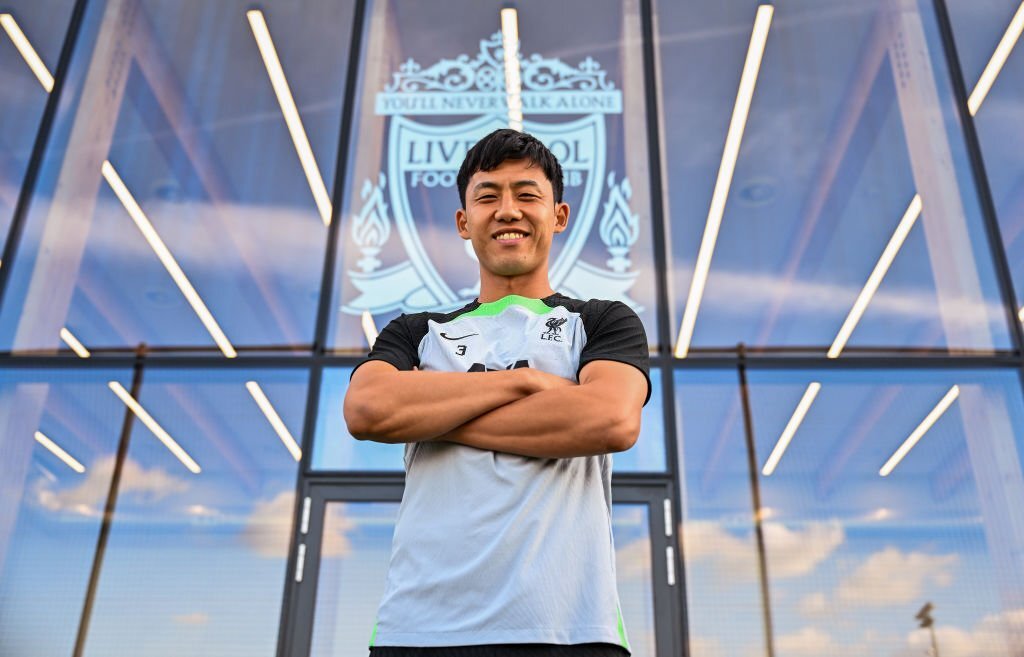 CHÍNH THỨC: Liverpool chiêu mộ đội trưởng ĐT Nhật Bản, giá 19 triệu bảng