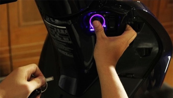 Đưa chìa khoá lại gần rồi đề máy là thủ thuật xử lý sự cố với smartkey. (Ảnh minh họa).