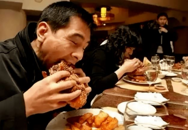 3 câu người thông minh tự nhắc nhở mình không nói trong bữa ăn, kẻ hồ đồ lại rất thích hỏi