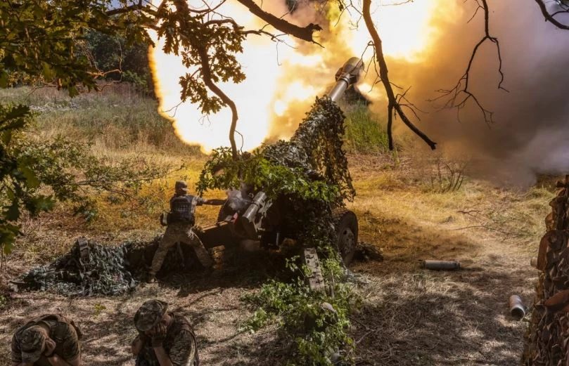 Pháo binh Ukraine khai hỏa. Ảnh: Nytimes.