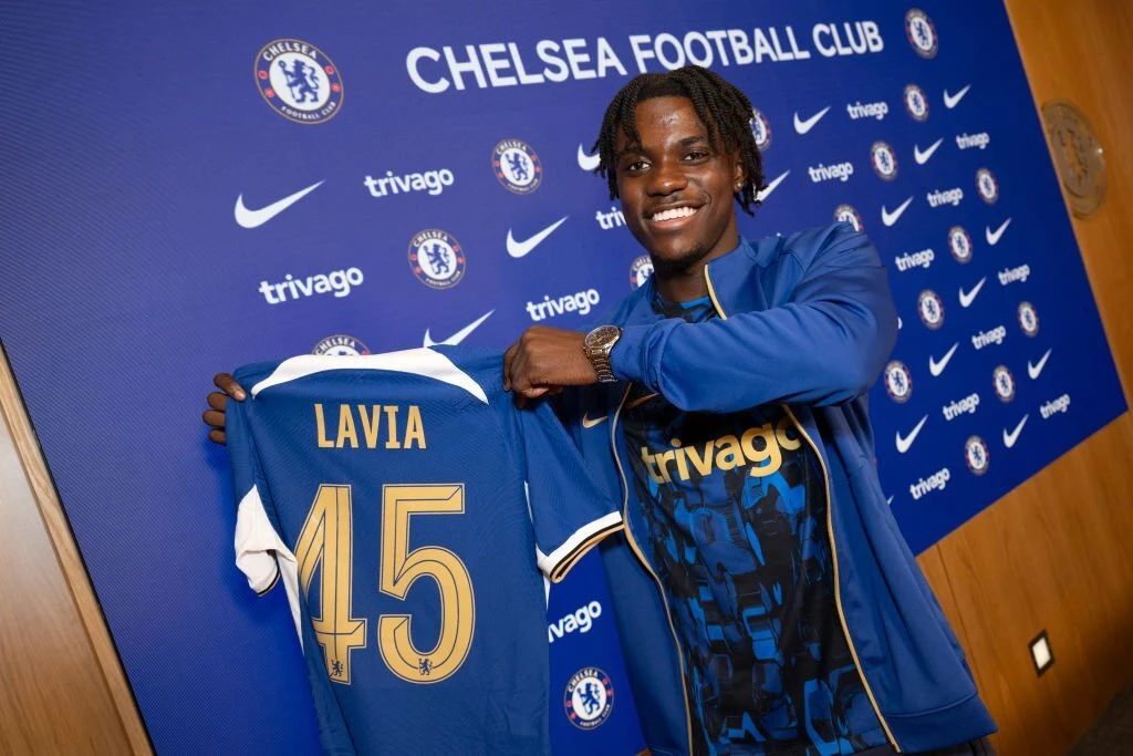 Lavia chính thức đầu quân cho Chelsea.