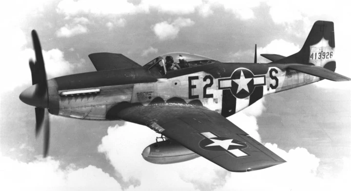 May bay P-51 Mustang