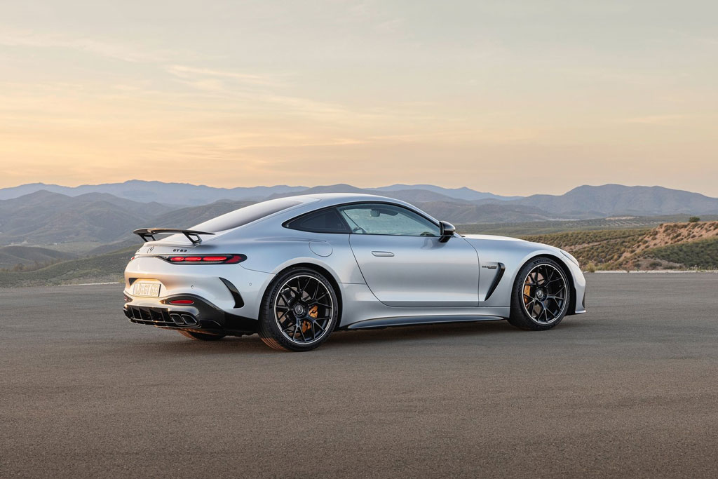Mercedes-AMG GT Coupe 2024 ra mắt: Thiết kế ấn tượng hơn, công suất 577 mã lực