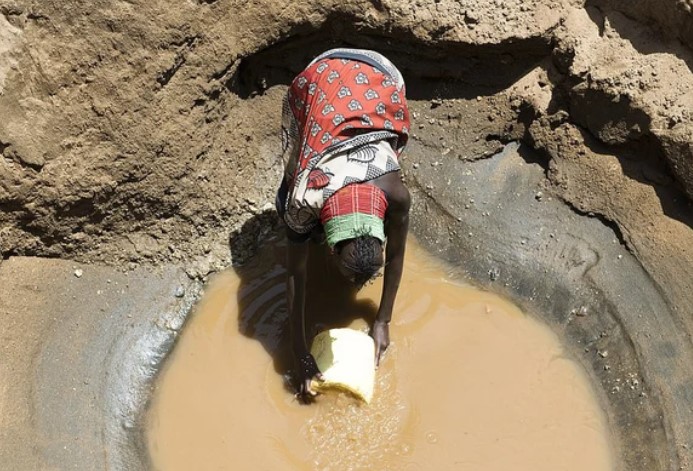 Bộ lạc tại châu Phi, nơi già trẻ trai gái từ sáng đến tối chỉ lao đi kiếm 1 thứ để tồn tại