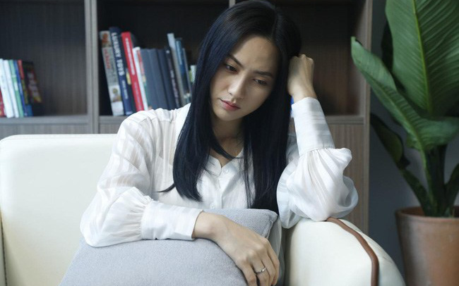 Đang trò chuyện vui vẻ, chồng chưa cưới bỗng thẫn thờ nhìn theo một người, tìm hiểu ra, tôi cay cú tận óc và hủy hôn