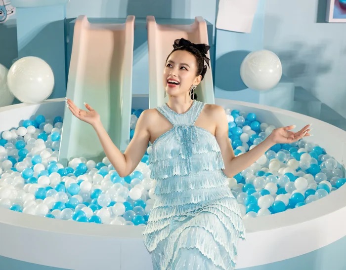 Angela Phương Trinh 'ngọt như kẹo bông' ở sự kiện, làn da căng bóng gây chú ý