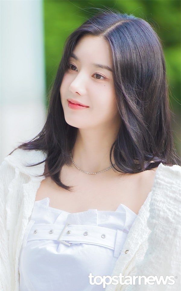 Nữ ca sĩ nổi tiếng sau màn trình diễn nóng bỏng với áo xuyên thấu ở lễ hội nước ảnh 13