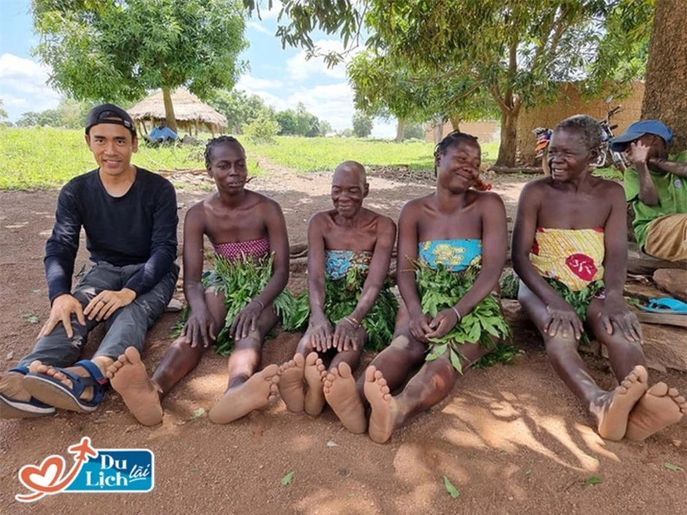 Theo chân blogger Việt khám phá bộ lạc ở châu Phi: Mặc lá thay quần, trẻ em được uống bia - Ảnh 5.