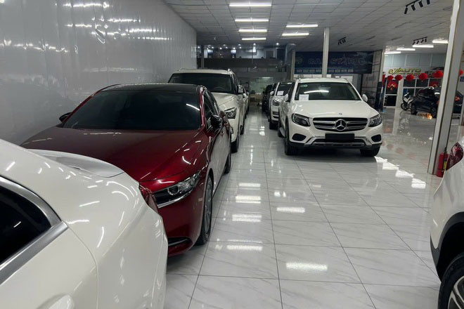 Giá rớt thảm, chủ showroom ôtô cũ “khóc ròng”