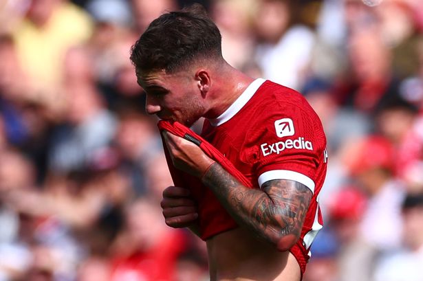 Liverpool kháng cáo tấm thẻ đỏ dành cho tiền vệ Mac Allister